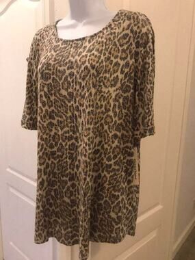 Above & Beyond Womens 2X Leopard Animal Print SS Tunic Top Slit Sleeve Plus Size